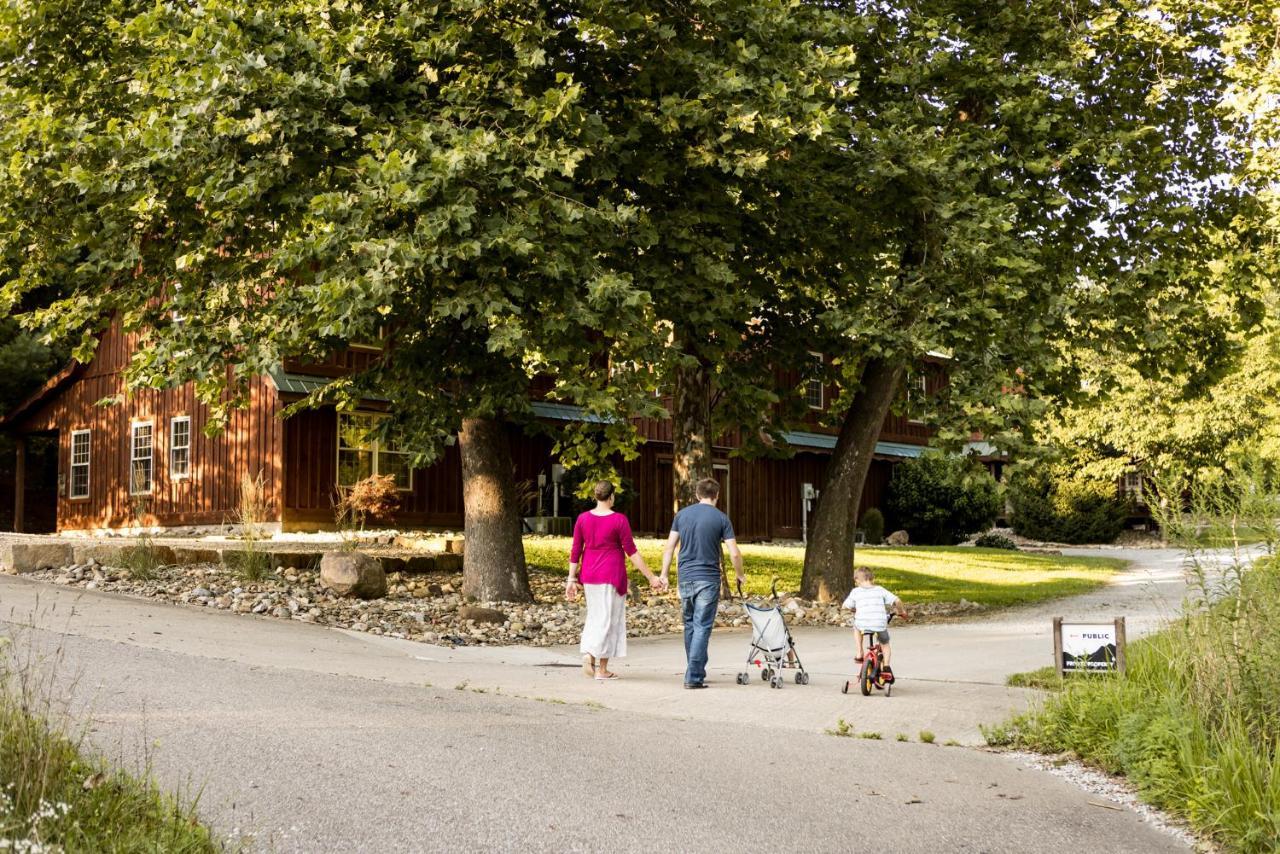 Вілла Blue Spruce . Trailside Lodging Міллерсбург Екстер'єр фото