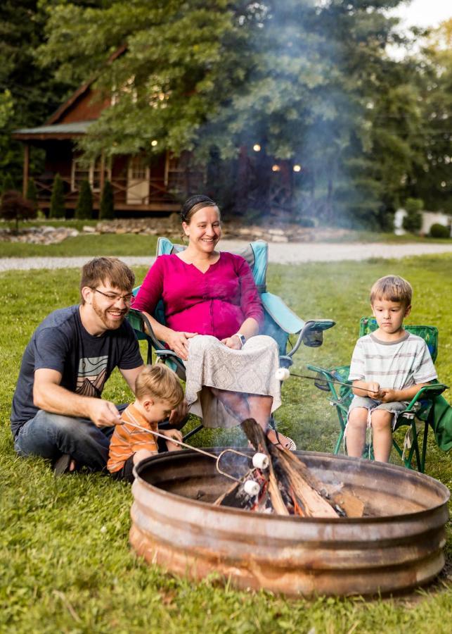 Вілла Blue Spruce . Trailside Lodging Міллерсбург Екстер'єр фото